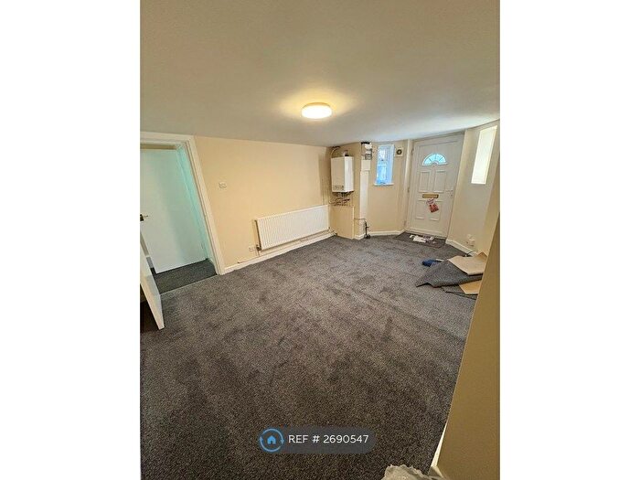 1 Bedroom Flat To Rent In Barton Road, Stretford, Manchester, M32