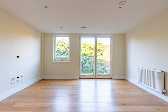 2 Bedroom Apartment For Sale In Victoria Street, St. Albans, Hertfordshire, AL1