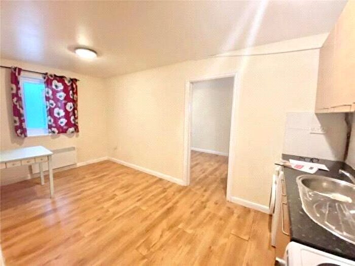 1 Bedroom Apartment To Rent In High Street, Sutton, SM1