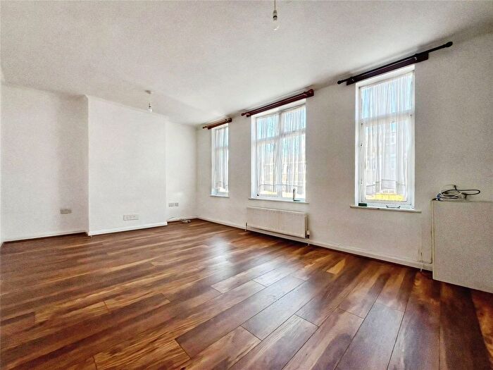 4 Bedroom Flat To Rent In High Street, Whitton, Twickenham, TW2