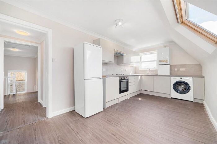 3 Bedroom Flat To Rent In Croydon Road, Penge, London, SE20