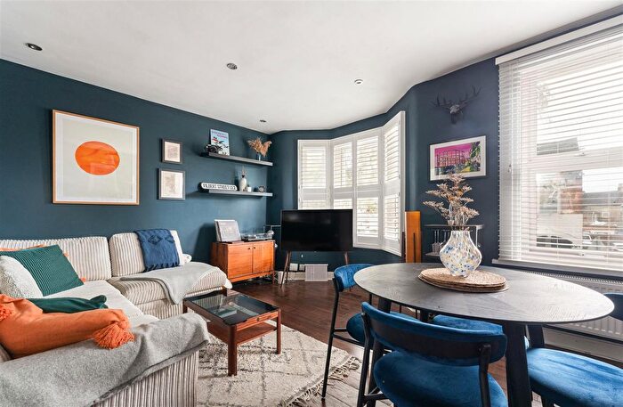 1 Bedroom Maisonette For Sale In Callis Road, Walthamstow, E17