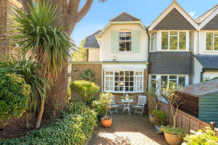 3 Bedroom Semi-Detached House For Sale In Southlands Road, Bromley, BR1
