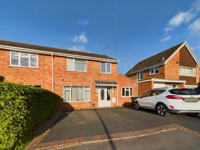 4 Bedroom Semi-Detached House For Sale In Hawthorn Crescent, Bewdley, DY12