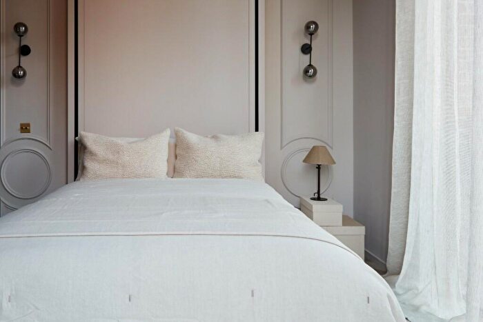 Studio To Rent In Brondesbury Park, London, NW6