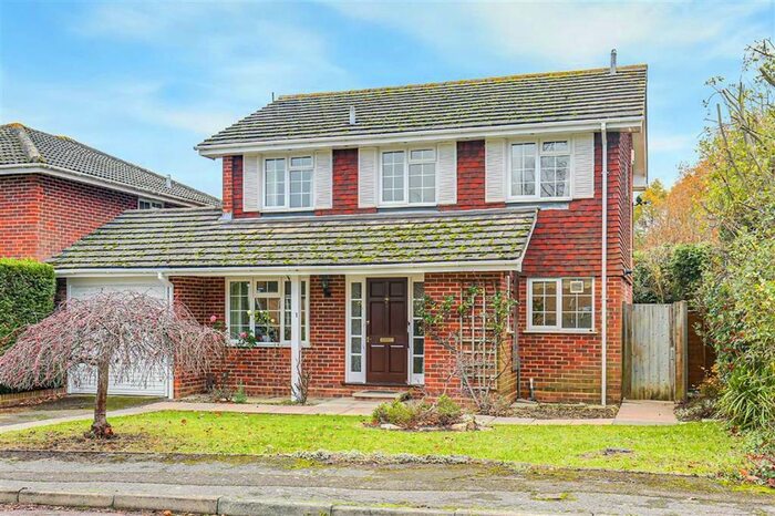 4 Bedroom Detached House To Rent In Bromford Close, Oxted, Surrey RH8