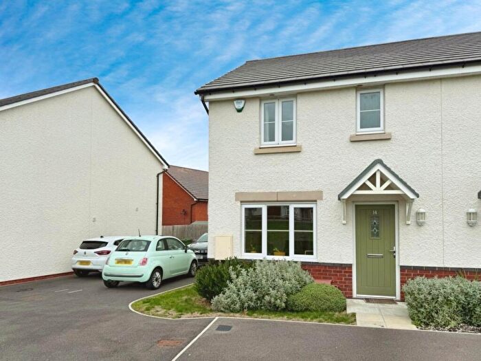 3 Bedroom Semi-Detached House For Sale In Ernest Creed Close, Stonehouse, GL10