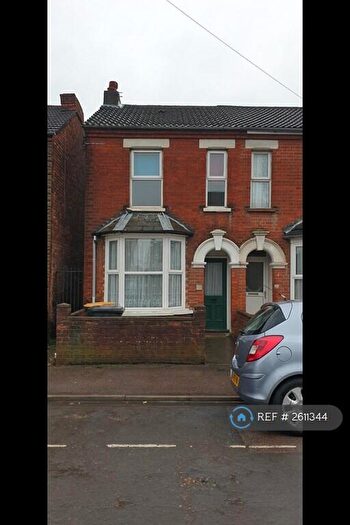 2 Bedroom End Of Terrace House To Rent In College Road, Bedford, MK42