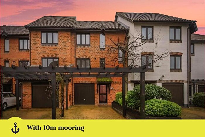 3 Bedroom House For Sale In Cadland Court, Channel Way, Ocean Village, Southampton, SO14