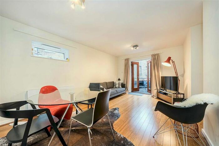 2 Bedroom Flat To Rent In Newport Court, London, WC2H