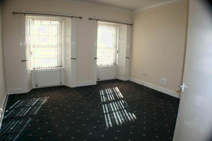 2 Bedroom Flat To Rent In High Street, Lanark, ML11