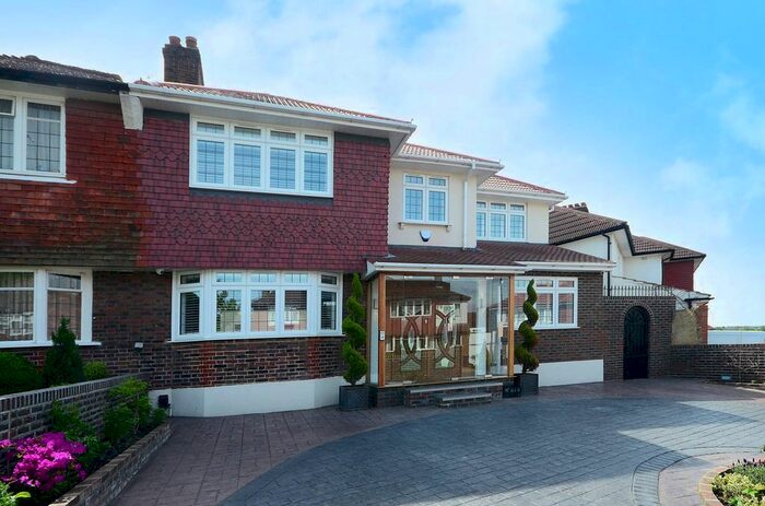 5 Bedroom Semi-Detached House To Rent In Briar Avenue, Norbury, London, SW16