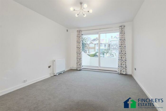 2 Bedroom Apartment To Rent In Nether Street, London, N3