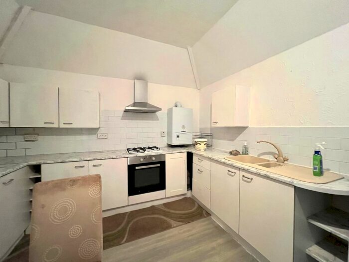 3 Bedroom Flat To Rent In Tilford Road, Newstead Village, Nottingham, NG15