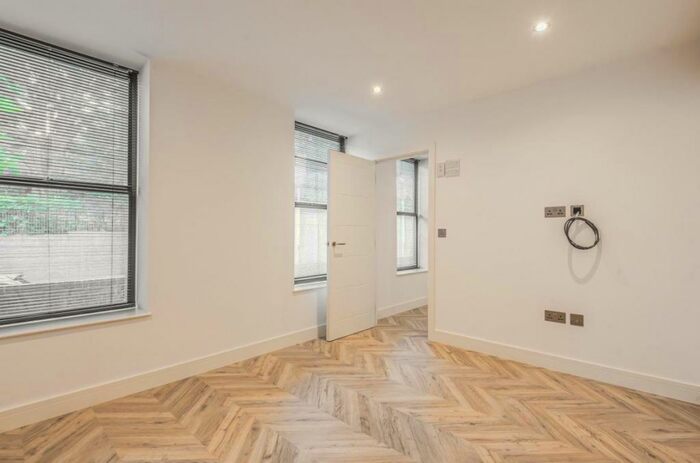 1 Bedroom Flat To Rent In London Heights, - London Road, Camberley, Surrey, GU15