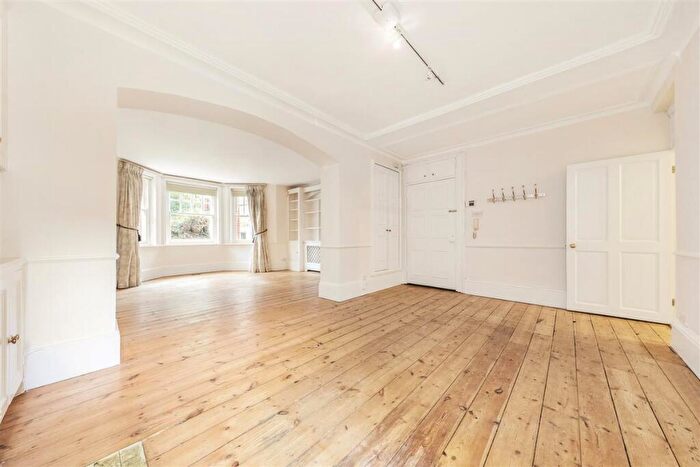 2 Bedroom Flat For Sale In Stafford Mansions, Albert Bridge Road, SW11