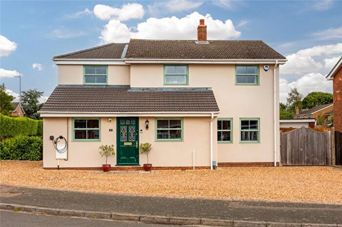 5 Bedroom Detached House For Sale In Byfield Close, Toddington, Bedfordshire, LU5