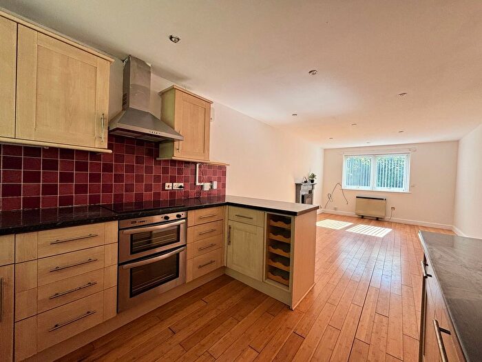 2 Bedroom Maisonette To Rent In Ladypool Close, Walsall, WS4