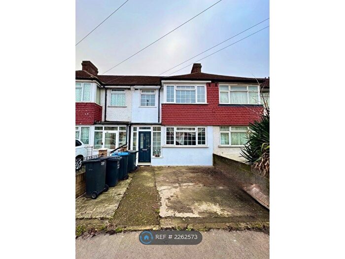 3 Bedroom Terraced House To Rent In Rochford Way, Croydon, CR0