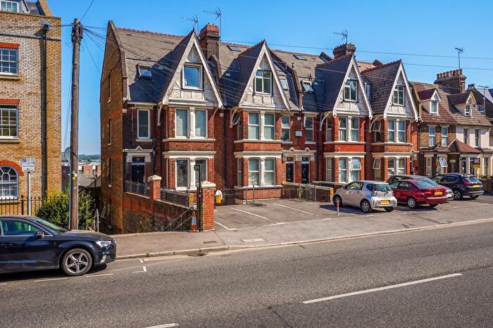 2 Bedroom Flat To Rent In New Road, Rochester, ME1