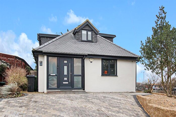 4 Bedroom Detached House For Sale In Beaufort Way, Ewell, Epsom, KT17