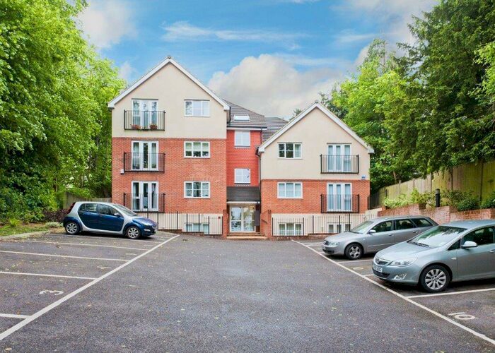 2 Bedroom Apartment To Rent In Bedroom First Floor Apartment In Warlingham, CR6