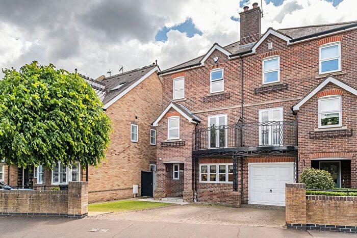 5 Bedroom Semi-detached House To Rent In Gander Green Crescent, Hampton, TW12