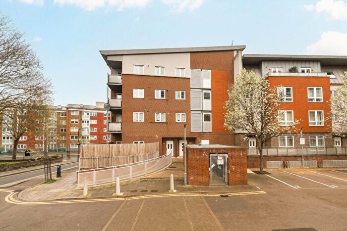 3 Bedroom Flat For Sale In Bradstock Road, Homerton, E9