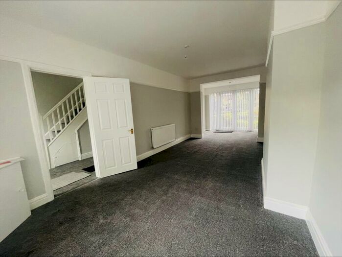 3 Bedroom Semi-Detached House To Rent In Moorhey Road, Maghull, L31