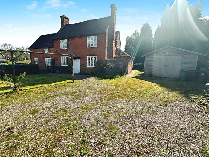 3 Bedroom Semi-Detached House To Rent In Warwick Road, Chadwick End, Solihull, B93