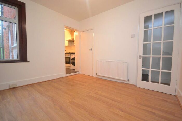 3 Bedroom Terraced House To Rent In Surrey Road, Reading, Berkshire, RG2