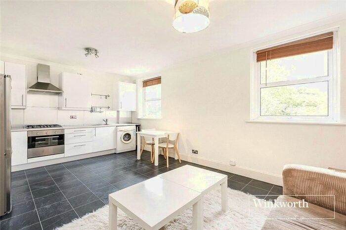 2 Bedroom Flat To Rent In St. Mary's Avenue, Finchley, London, N3