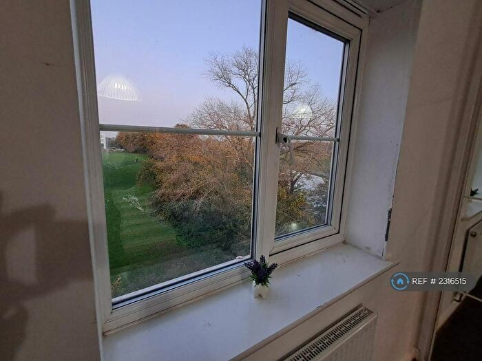 2 Bedroom Flat To Rent In Blackthorn Road, Ilford, IG1