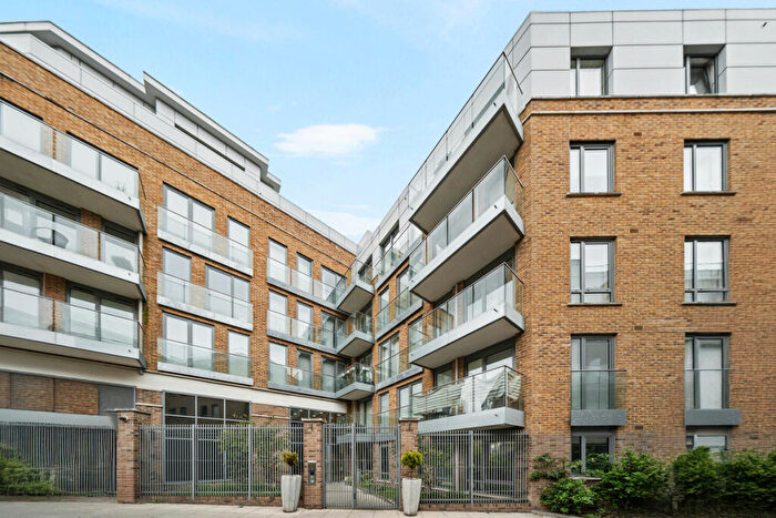 2 Bedroom Apartment To Rent In Elite House, Limehouse, E14