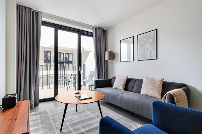 2 Bedroom Flat To Rent In Stratford, E20