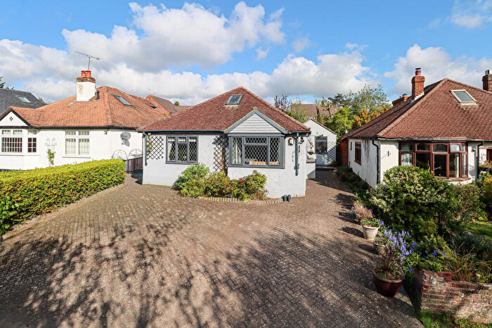 3 Bedroom Bungalow For Sale In Linden Road, Redbourn, AL3