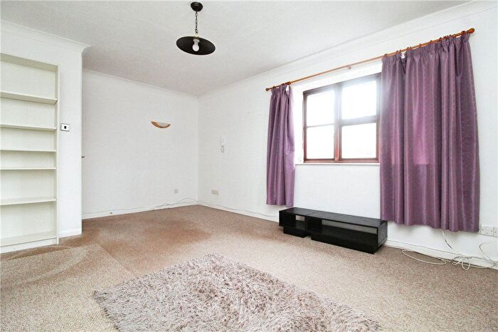 2 Bedroom Flat To Rent In Kingston Gardens, Croydon, CR0