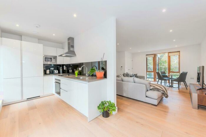 2 Bedroom Apartment To Rent In Southwark Park Road, Canada Water, London, SE16