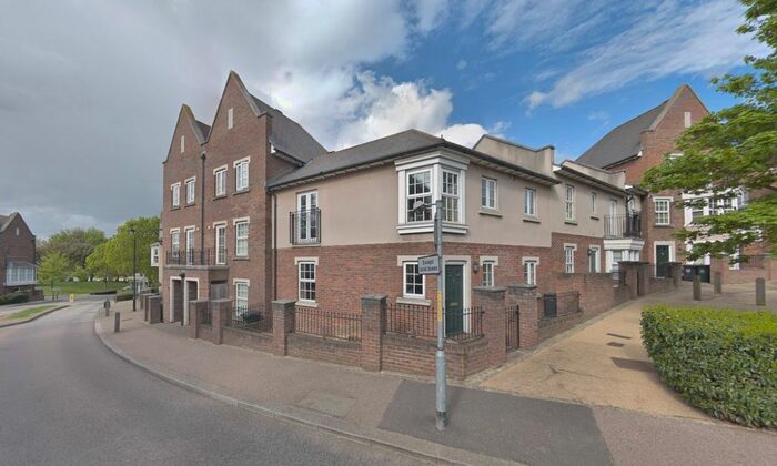 3 Bedroom Semi-Detached House To Rent In Ingress Park Avenue, Greenhithe, Kent, DA9