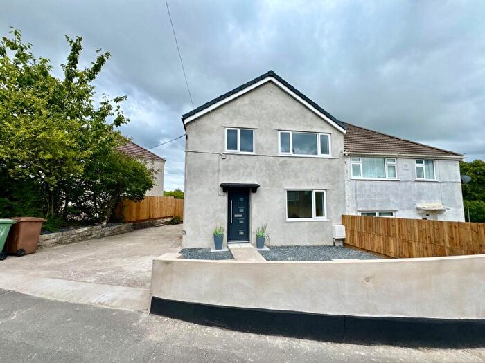 3 Bedroom Semi-Detached House For Sale In Brynteg Avenue, Pontllanfraith, NP12