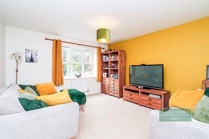 3 Bedroom Detached House For Sale In Runnymede Lane, Kingswood, Hull, HU7