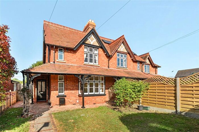 4 Bedroom Semi-Detached House For Sale In Henley Road, Sandford-on-Thames, Oxford, OX4