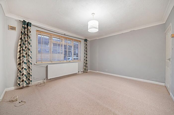 1 Bedroom Flat For Sale In Gladstone Road, Farnborough Village, Orpington, Kent, BR6