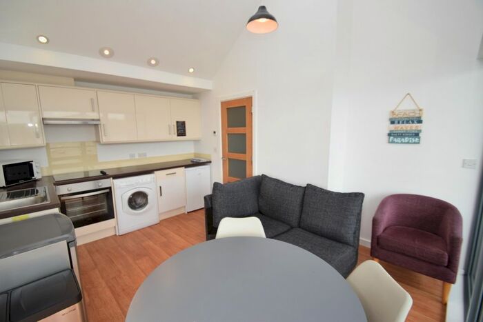 3 Bedroom Flat To Rent In Market Street, Falmouth, TR11