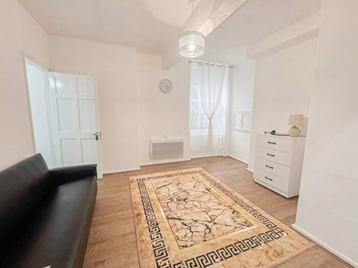1 Bedroom Flat To Rent In Valette Street, E9