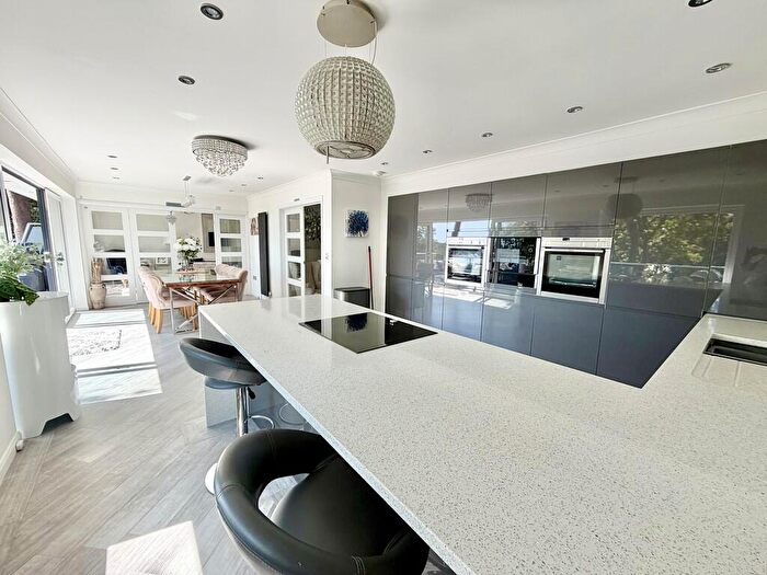 4 Bedroom Detached House For Sale In Widworthy Drive, Broadstone, BH18 - Photo 10