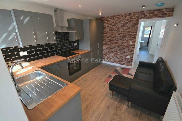 4 Bedroom Detached House To Rent In Hartland Road, Reading, RG2