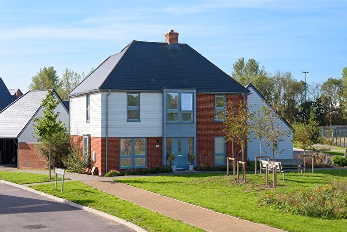 4 Bedroom Detached House For Sale In Gatekeeper Lane, Kennington, TN24