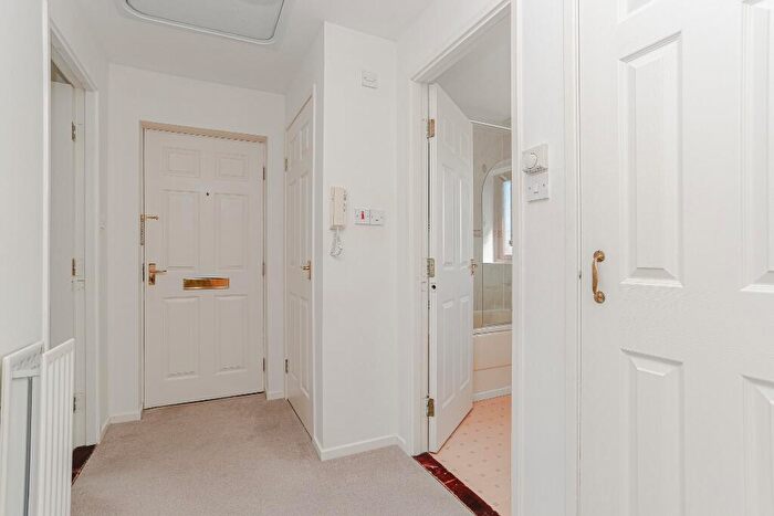 1 Bedroom Flat To Rent In Hawkhill, Restalrig, Edinburgh, EH7