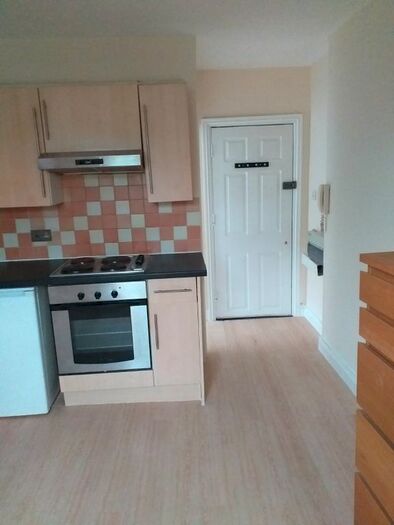 Studio To Rent In High Road, London, NW10